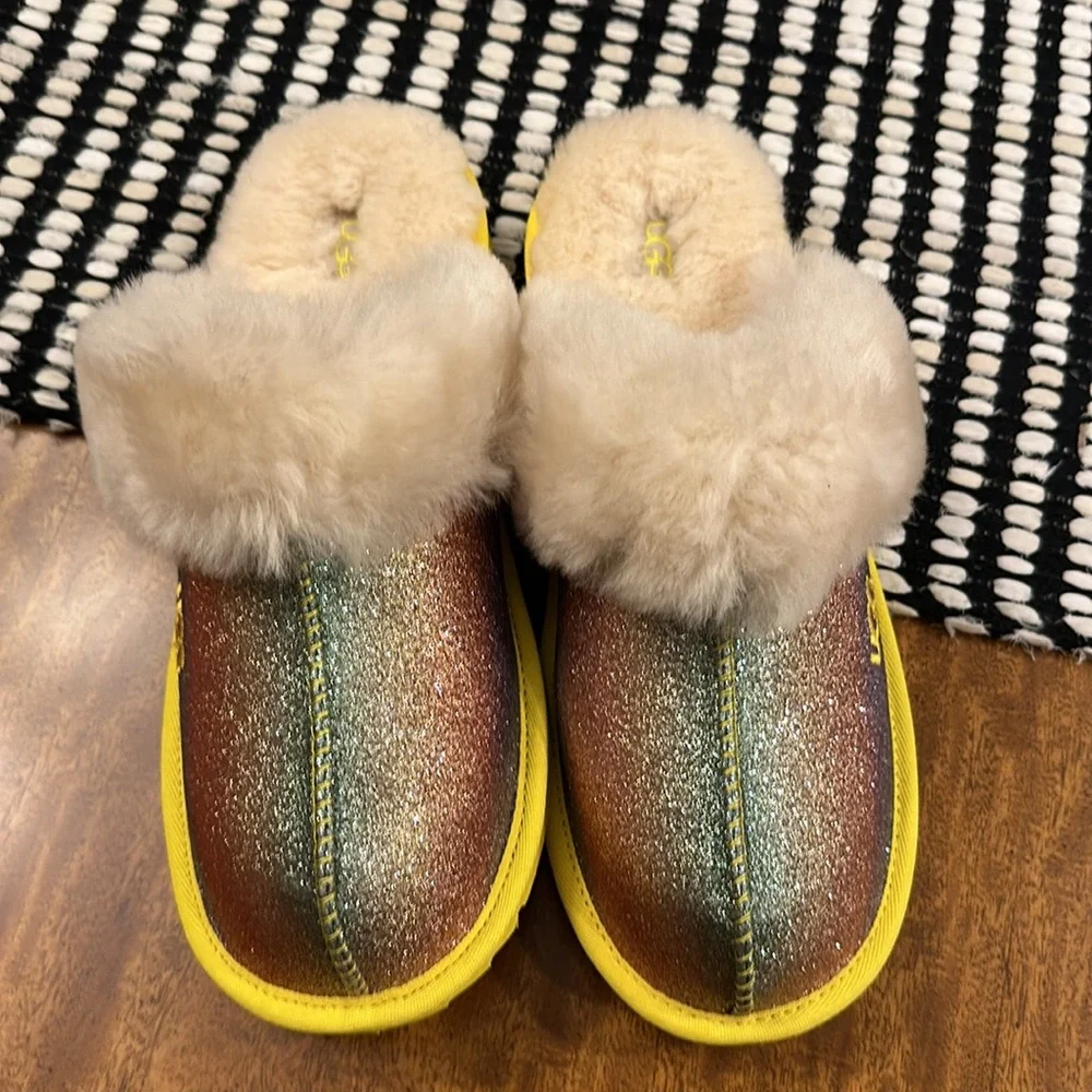 UGG GIRLS SIZE 6 RAINBOW COZY II GLITTER SLIP-ON SLIPPERS (TAYLOR SWIFT VIDES)